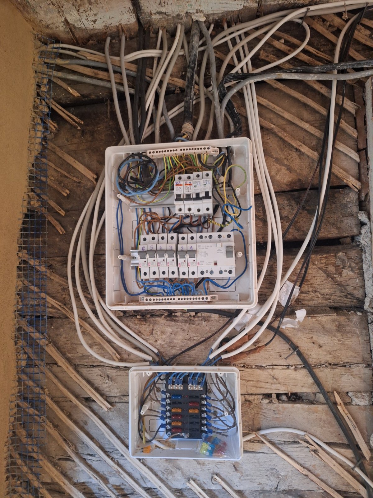 Off-grid SOLARNI SISTEM NA BATERIJE (priporočila)